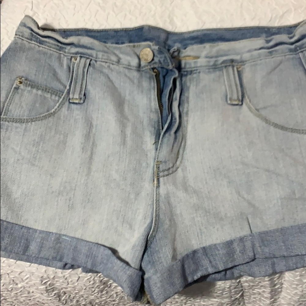 Light wash shorts - high rise - denim short